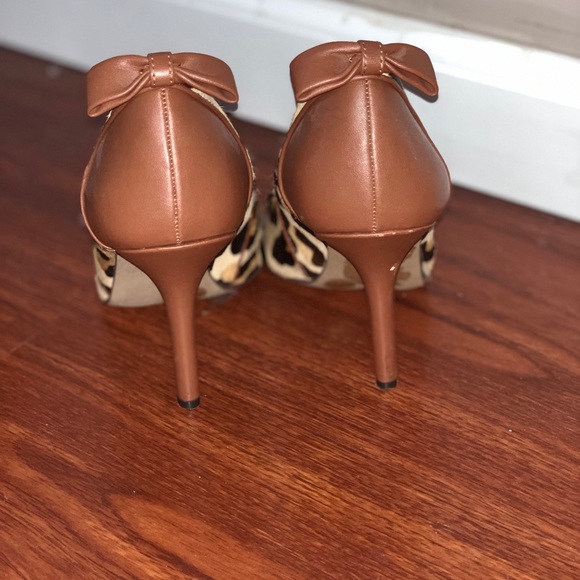 Cheetah patterned pumps - Picture 2 of 4